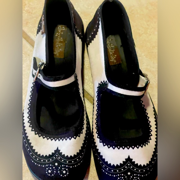 Hot chocolate Maryjane flats, excellent condition size 7.5 US - Picture 1 of 3